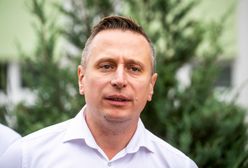 Nowy skandal z Pegasusem. Brejza: kończy się słownik języka polskiego