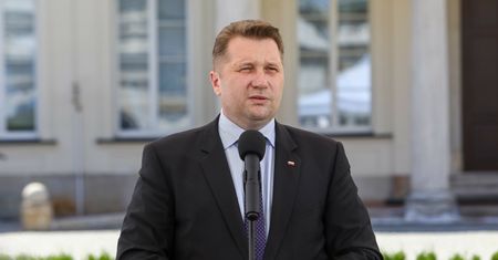 Wariant Delta. Wróci nauczanie hybrydowe? Ekspert komentuje zapowiedź Czarnka