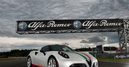 Alfa Romeo 4C jako safety car