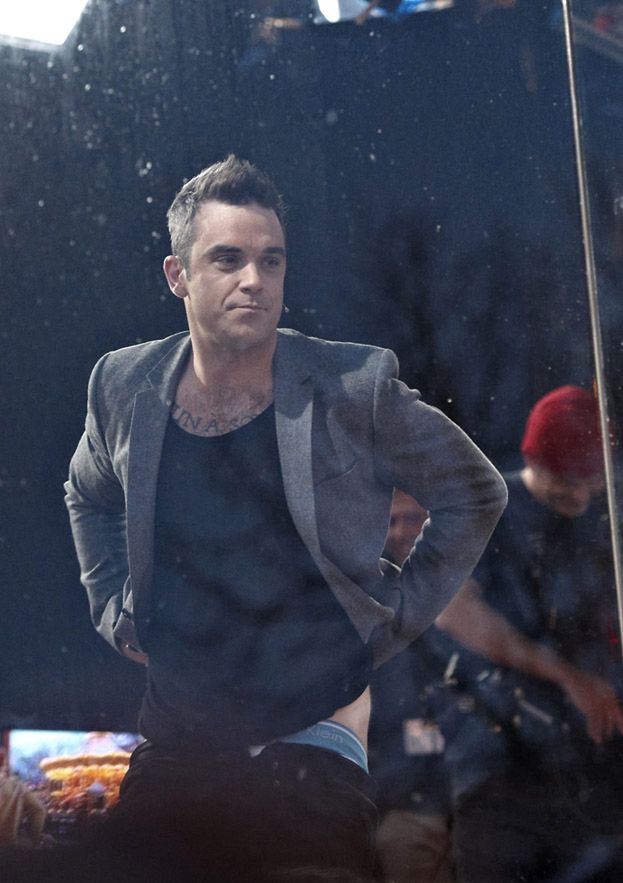 Robbie Williams pokazał tyłek fanom! (ZDJĘCIA)