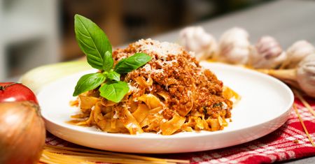 Spaghetti bolognese jak u włoskiej nonny. Tradycyjny przepis prosto z Italii