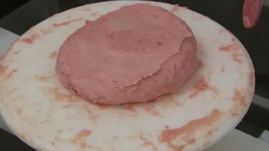 Dziennikarz ujawnił, z czego składa się mięso na kebab