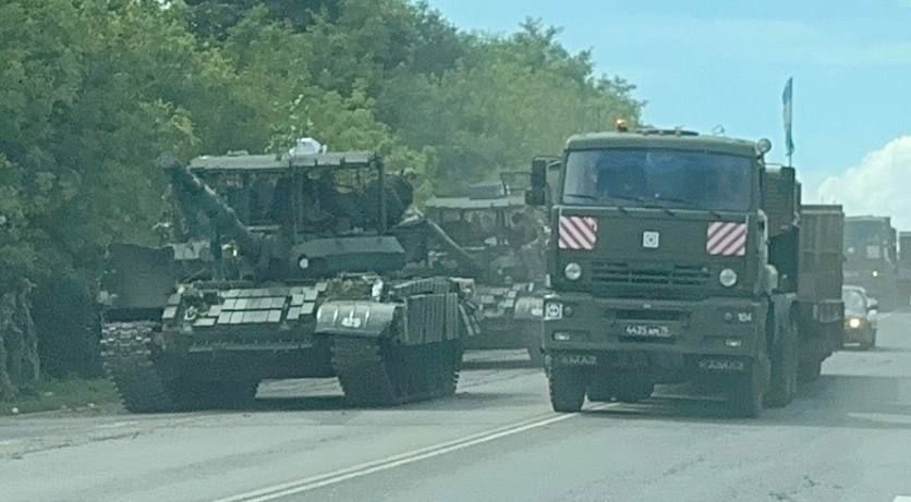 A T-62M tank unloaded in the suburbs of Kursk.