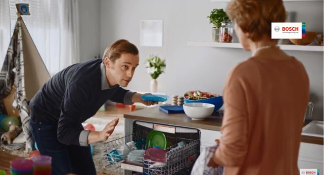 Bosch przekonuje, że zmywarka to oszczędność czasu, który można poświęcić rodzinie