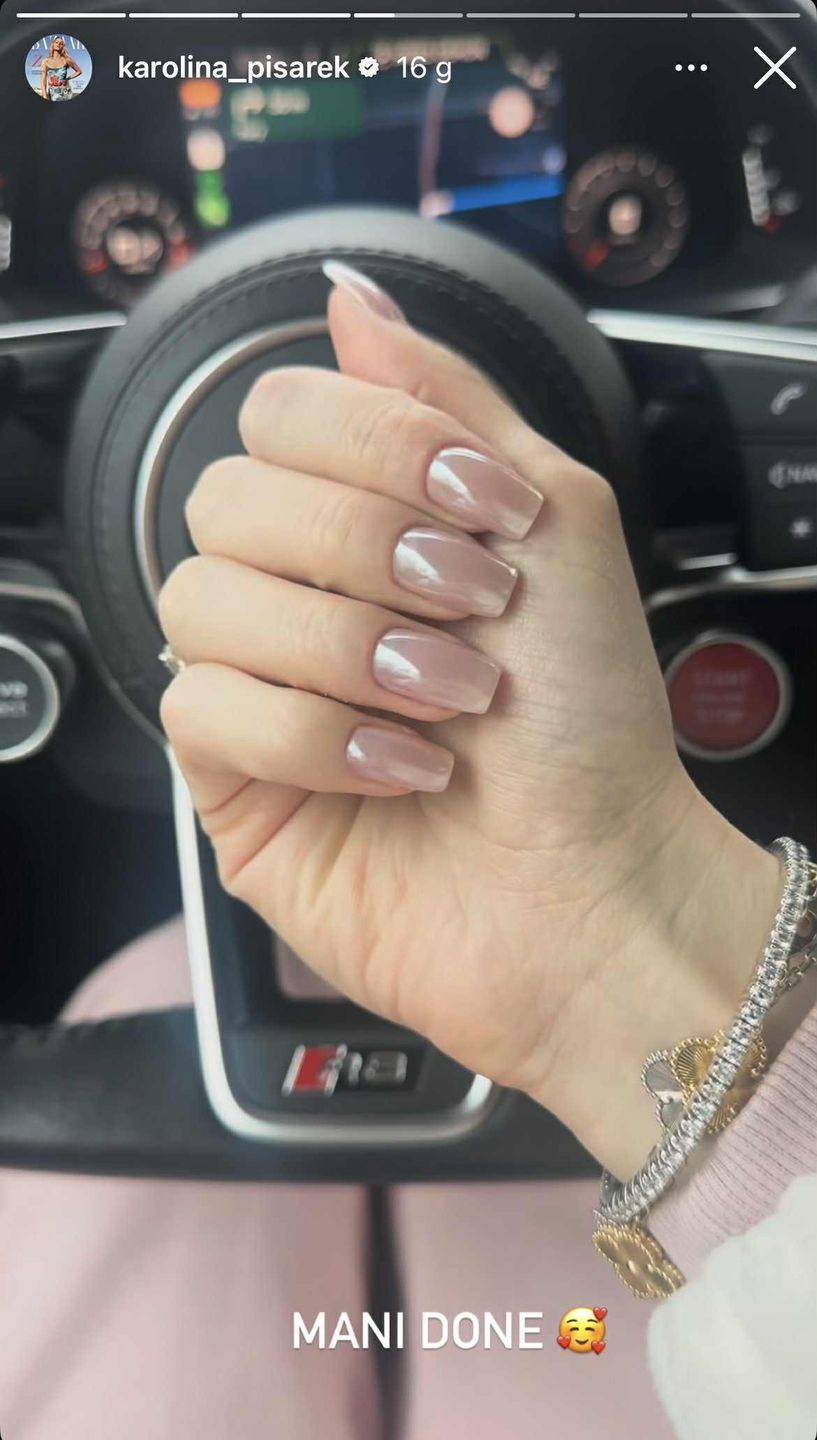 Karolina Pisarek wybrała minimalistyczny "glazed manicure"