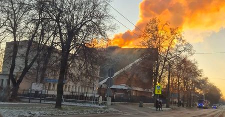 Pożar kościoła przy ul. Kunickiego. Na miejscu coraz więcej strażaków, ulica całkowicie zablokowana. Autobusy skierowane na objazdy