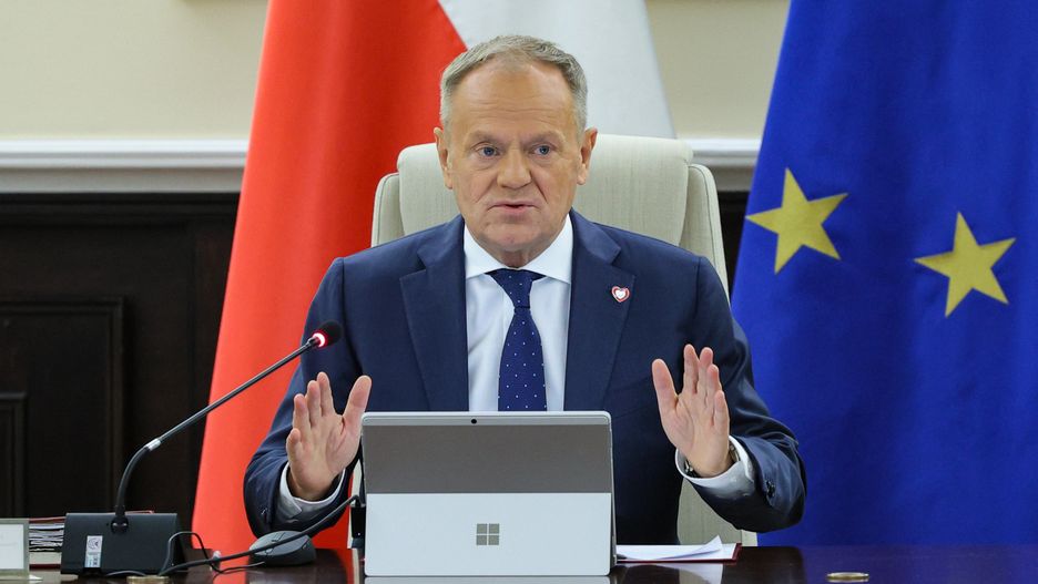 Warszawa, 02.12.2025. Premier Donald Tusk na posiedzeniu rządu w KPRM w Warszawie, 2 bm. Rada Ministrów zajmie się m.in. projektem ustawy o działalności kosmicznej. (mr) PAP/Rafał Guz