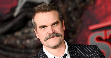 David Harbour rezygnuje z filmu "Behemoth!". Jest zbyt przytłoczony