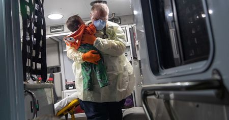 Kontrowersyjna decyzja na Wyspach. Chodzi o szczepienia dzieci przeciw COVID-19