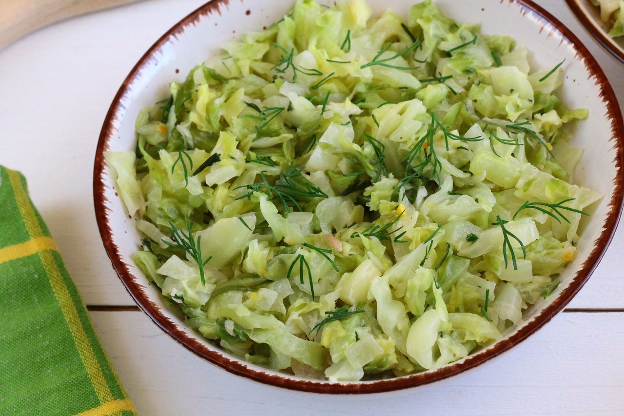 Young cabbage in a new version - an ingredient from bigos will come in handy