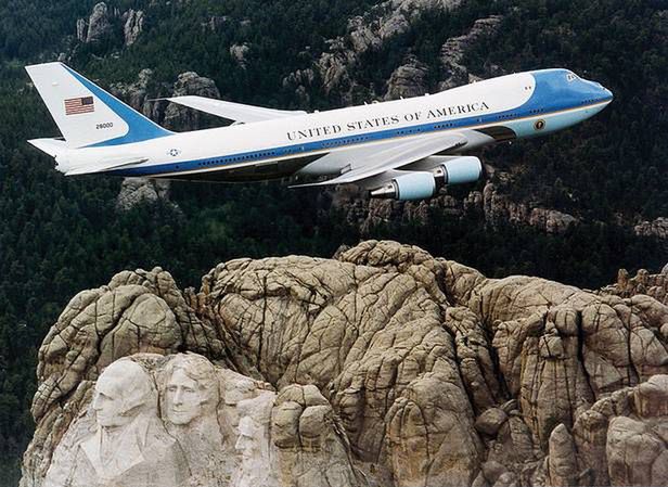 Niezwykłe konstrukcje [cz. 16]. Air Force One i E-4 - powietrzne centrum dowodzenia