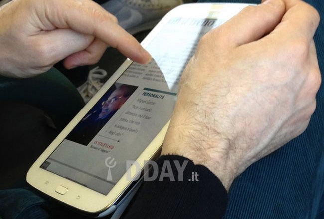 W skrócie: Zegarek z Androidem, Samsung szykuje bezprzewodową ładowarkę, pancerne obudowy dla iPhone'a