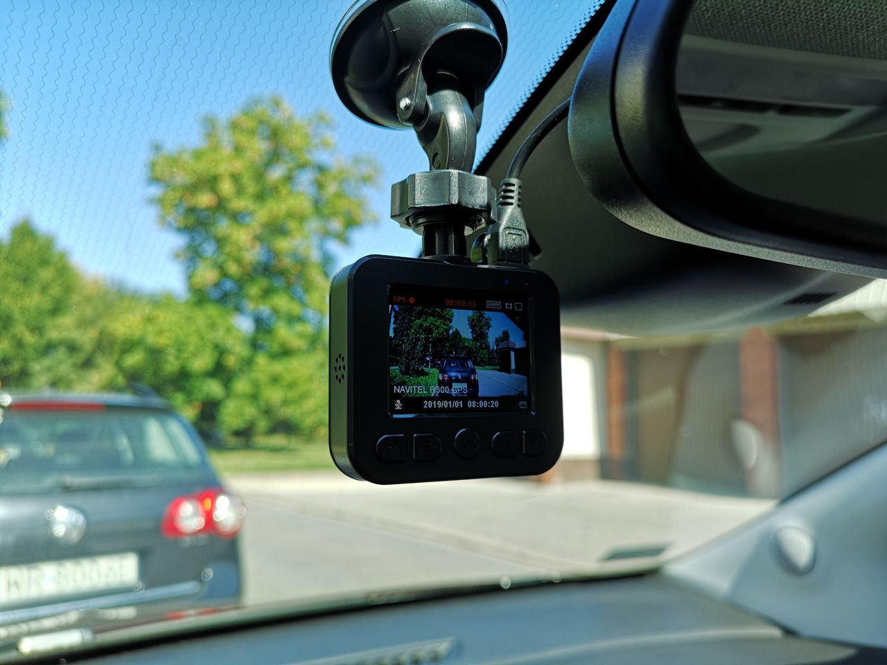 Rozsądnie wyceniona i nieźle wyposażona kamerka z modułem GPS
