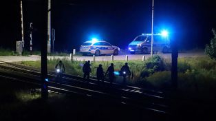 Pleszew: Agencja Bezpieczeństwa Wewnętrznego powiadomiona o zdarzeniu w gminie Pleszew! Nieuprawnione osoby w kominiarkach jadące na stopniach wagonu