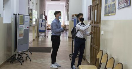 "W ramach pasji i misji". Stacjonarne konsultacje doprowadzają do szeregu absurdów