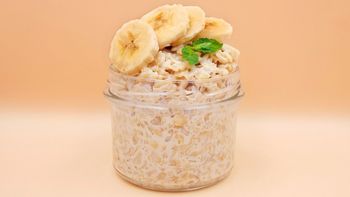Zacznij dzień od tej prostej owsianki. Syci na długo i podkręca metabolizm