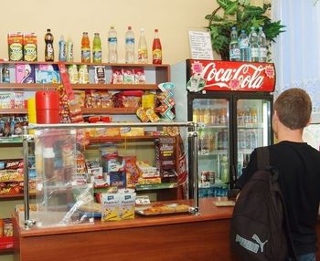 Kultowe słodycze z lat 90. Niezapomniane słodkości z dzieciństwa. Każdy się nimi zajadał!