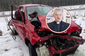 Wpadli w poślizg i dachowali. Auto wzięli od księdza. Tak zareagował