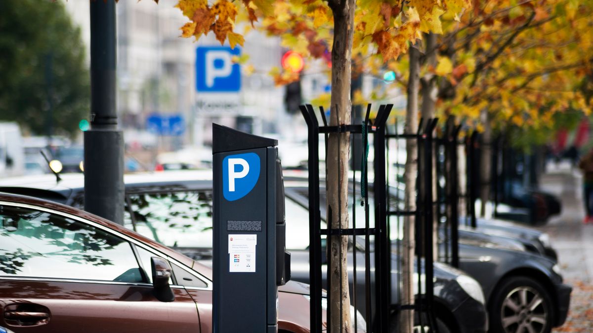 Podwyższenie kwot oraz wydłużenie czasu obowiązywania stref to największe zmiany planowane przez warszawski ratusz.