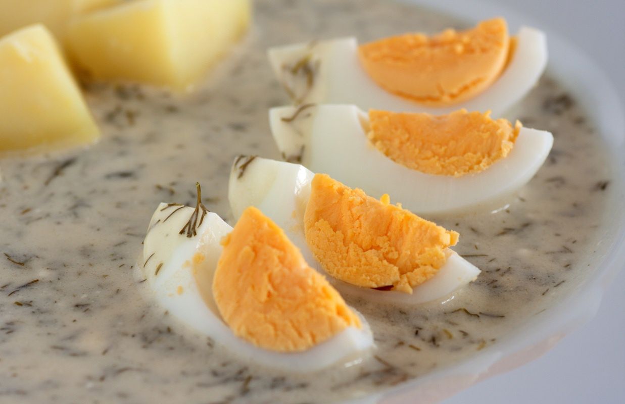 Do jajek podaję na Wielkanoc ten lekki sos. Jest tak pyszny, że nie potrzeba nic więcej