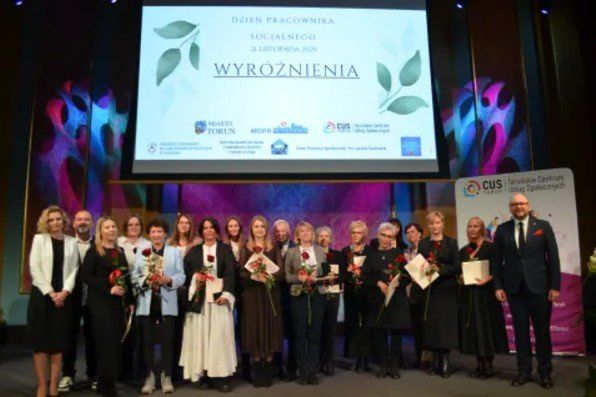 Wyróżniających się w tym roku pracowników socjalnych nagrodził prezydent Torunia Paweł Gulewski. Nagrody wręczono podczas gali w Dworze Artusa.
