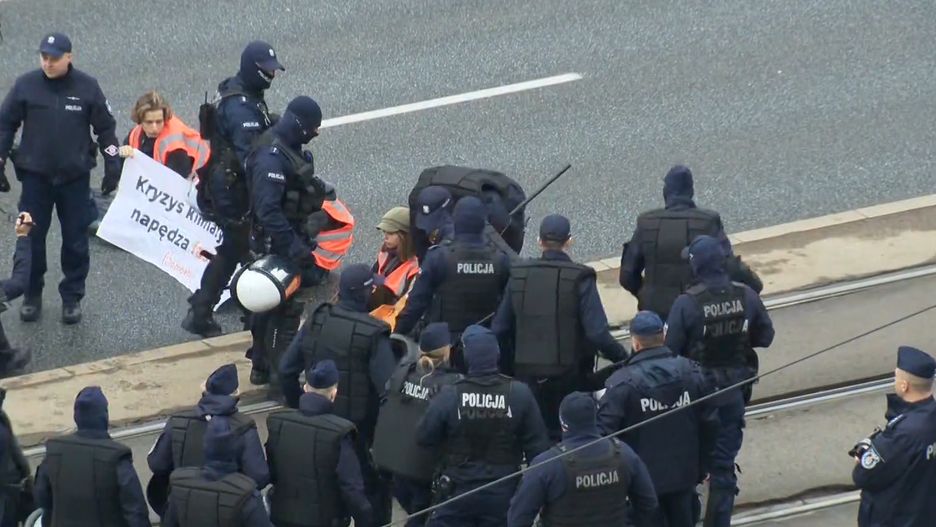 Aktywiści klimatyczni zablokowali na chwilę trasę marszu