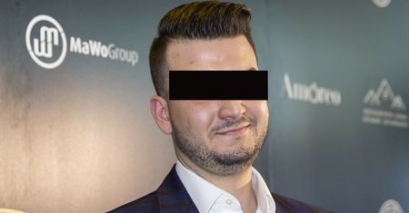 Były rzecznik MON Bartłomiej M. przed sądem. Chodzi o wódkę "Misiewiczówkę"