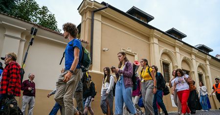 Dramatyczna sytuacja. Czterolatek pod autem w trakcie pielgrzymki