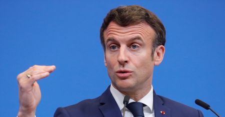Macron nie chciał mówić o "ludobójstwie" w Ukrainie. Teraz się tłumaczy