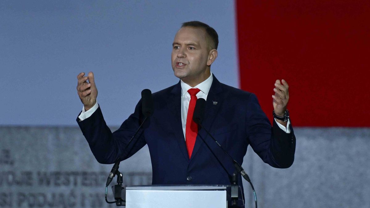 Gdańsk, 01.09.2026. Obchody 87. rocznicy wybuchu II wojny światowej. Prezydent RP Karol Nawrocki podczas uroczystości przed Pomnikiem Obrońców Wybrzeża na Westerplatte w Gdańsku, 1 bm. Jednym z pierwszych wydarzeń rozpoczynających II wojnę światową był atak niemieckiego pancernika ?Schleswig-Holstein? na polską składnicę wojskową na Westerplatte, 1 września 1939 roku o godzinie 4:45. (sko) PAP/Adam Warżawa