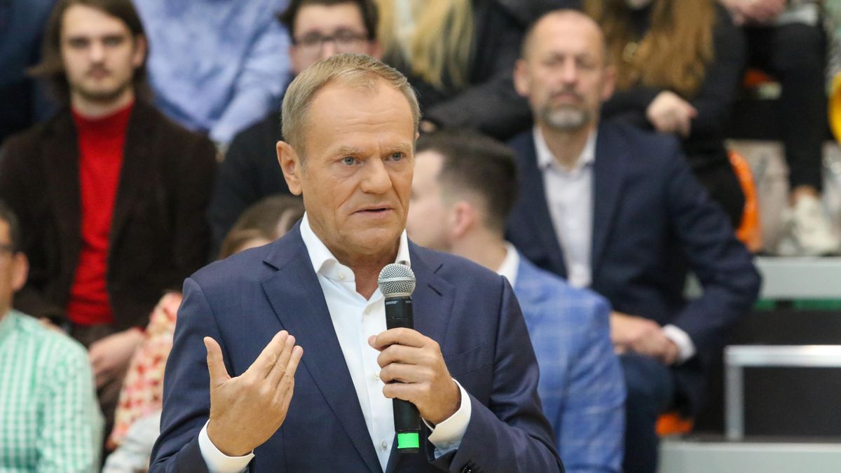 Donald Tusk
mieszka�cy, objazd kraju, Platforma Obywatelska, PO, przewodnicz�cy, spotkanie, wyborcy, zwolennicy
