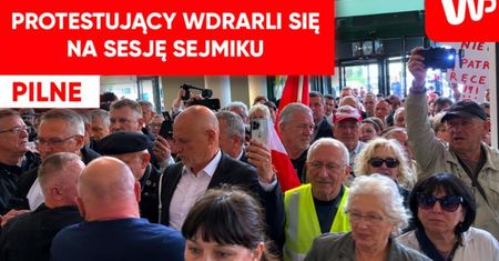 Sceny na Podlasiu. Chaos i przepychanki przed otwartą sesją Sejmiku