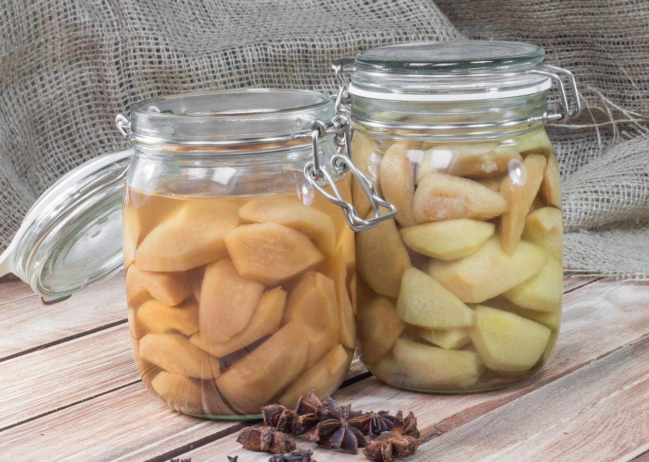 Jak zrobić kompot z gruszek na zimę? Łatwy przepis na smaczny napój