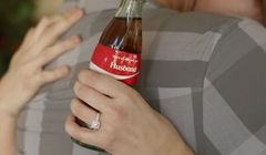 Dobre wiadomości pod choinkę reklamują Coca-Colę