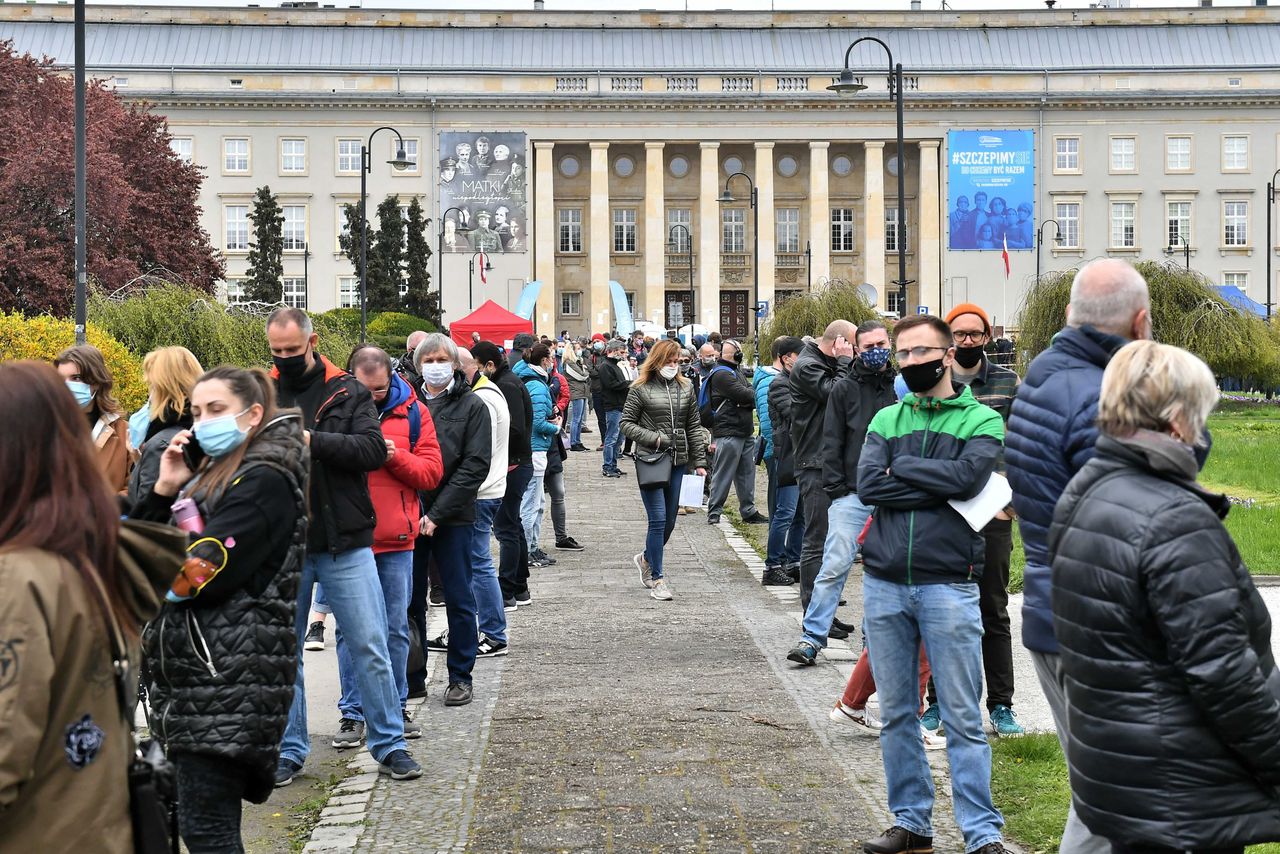 Szczepienie bez zapisu. Pierwszy dzień dobiegł końca. W niedzielę i poniedziałek ciąg dalszy akcji