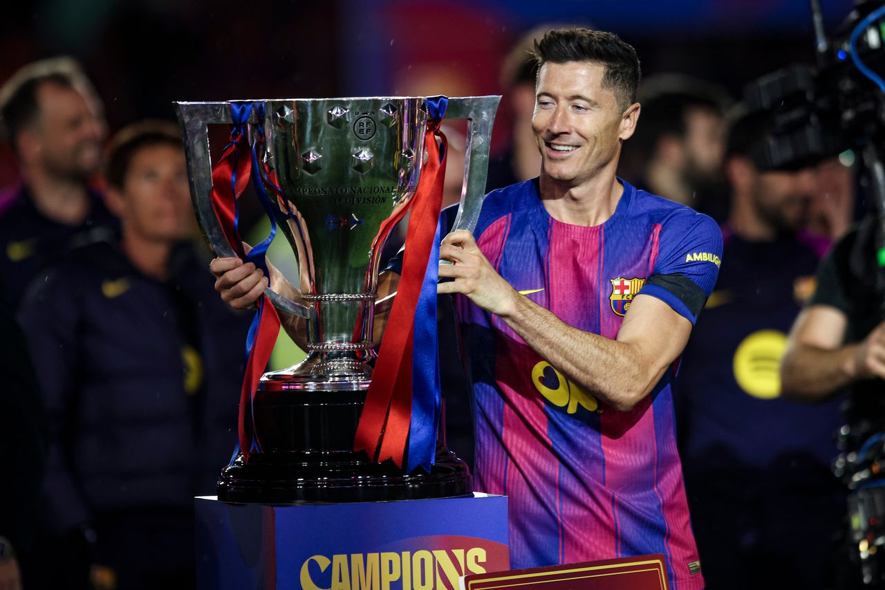To koniec. Robert Lewandowski odchodzi. Za to zapamiętają go kibice Barcelony
