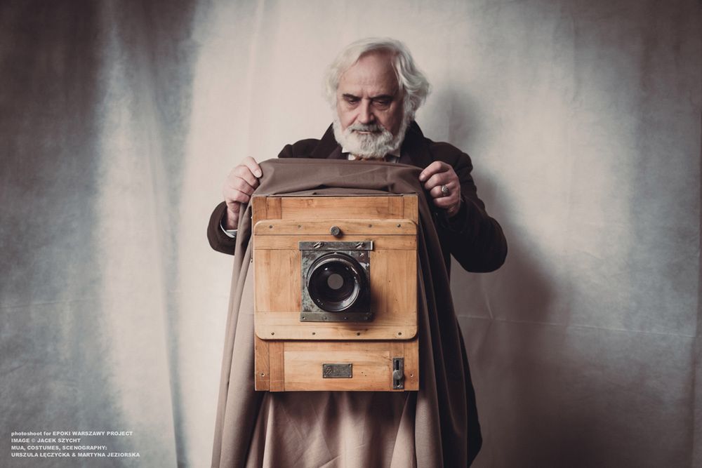 3 lata, 146 kostiumów, 50 lokalizacji i 15 epok Warszawy w fotografii kostiumowej Jacka Szychta 11