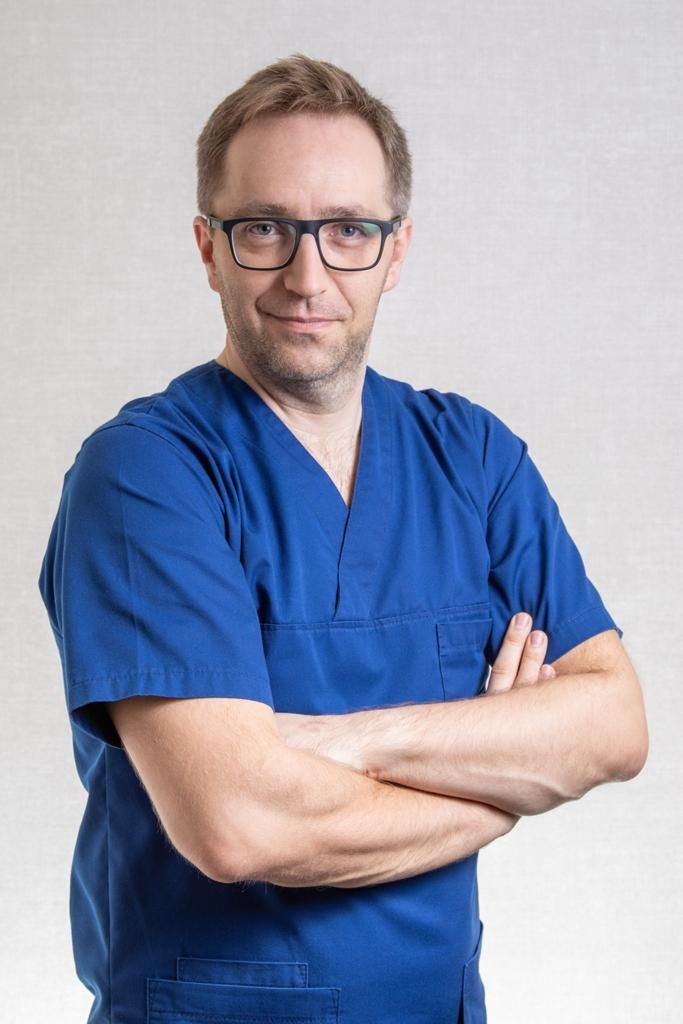 Dr Krzysztof Wróbel