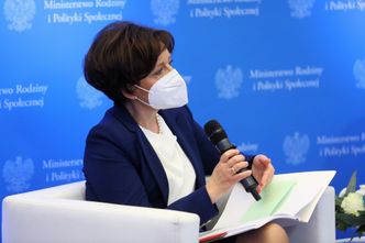 Marlena Maląg zapowiada kolejne programy prorodzinne. Chce walczyć o poprawę demografii