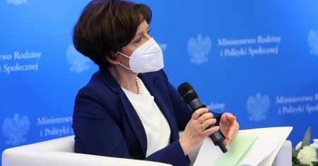 Marlena Maląg zapowiada kolejne programy prorodzinne. Chce walczyć o poprawę demografii