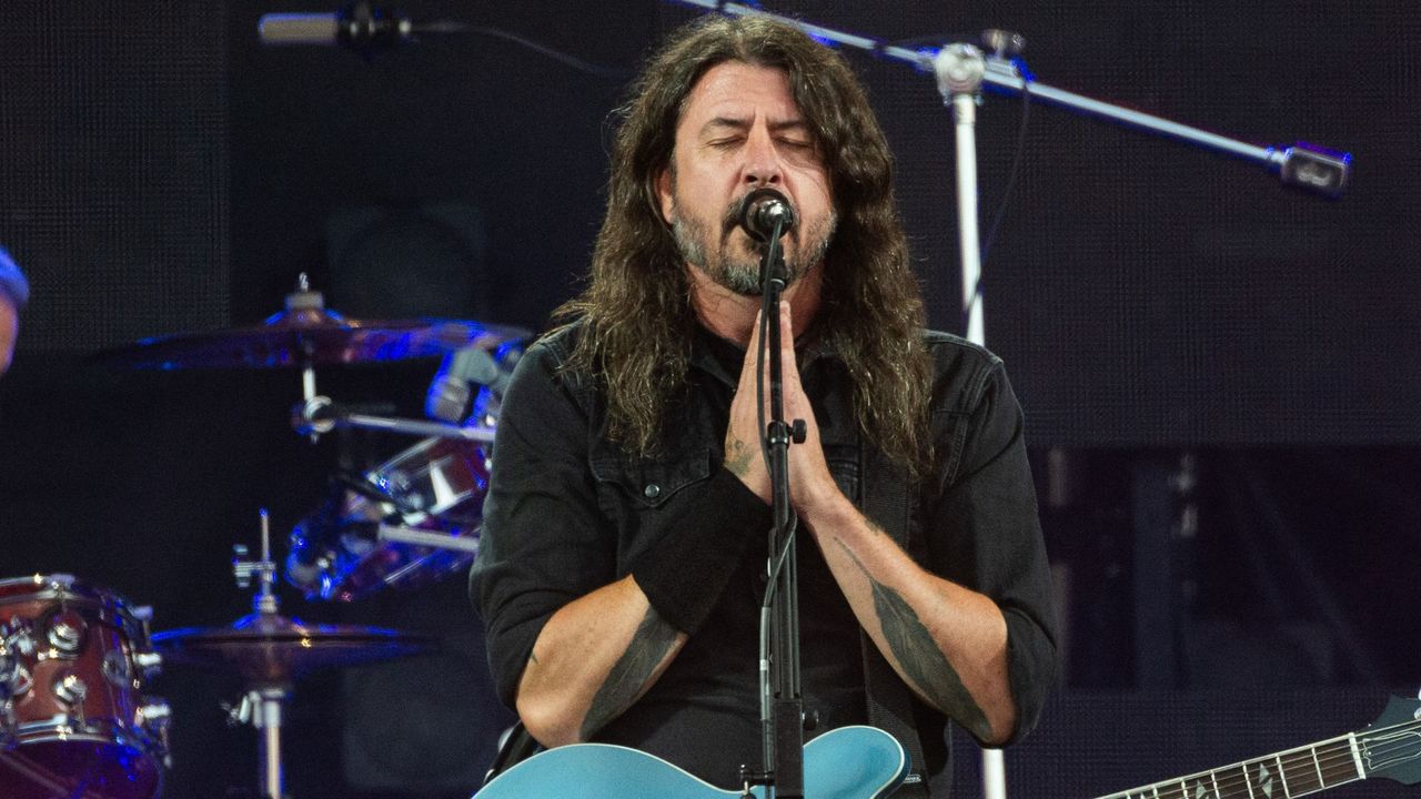 Dave Grohl zdradził żonę i ma DZIECKO Z KOCHANKĄ. Teraz błaga rodzinę o przebaczenie