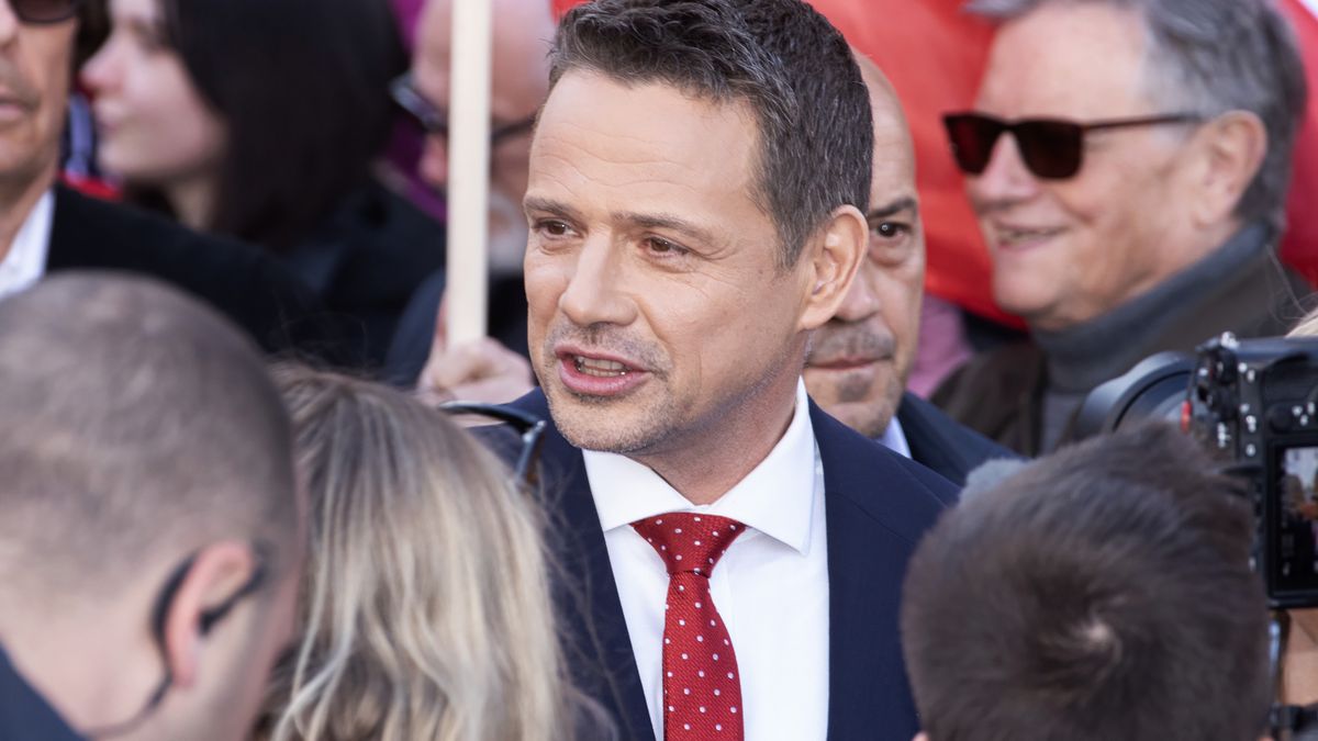 Wrocław, 07.05.2025. Wybory Prezydenta RP 2025 - kampania. Kandydat KO w wyborach na prezydenta RP, prezydent stolicy Rafał Trzaskowski podczas spotkania otwartego z mieszkańcami na Rynku we Wrocławiu, 7 bm. (jm) PAP/Maciej Kulczyński