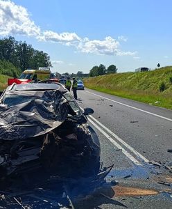 Uderzyła w dwa samochody. Jej pasażer nie żyje