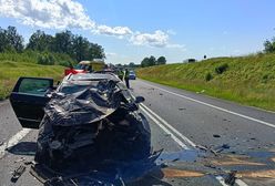Uderzyła w dwa samochody. Jej pasażer nie żyje