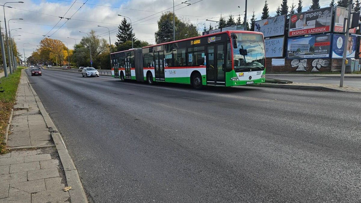 Brak namalowanych pasów na nowym asfalcie na al. Kraśnickiej