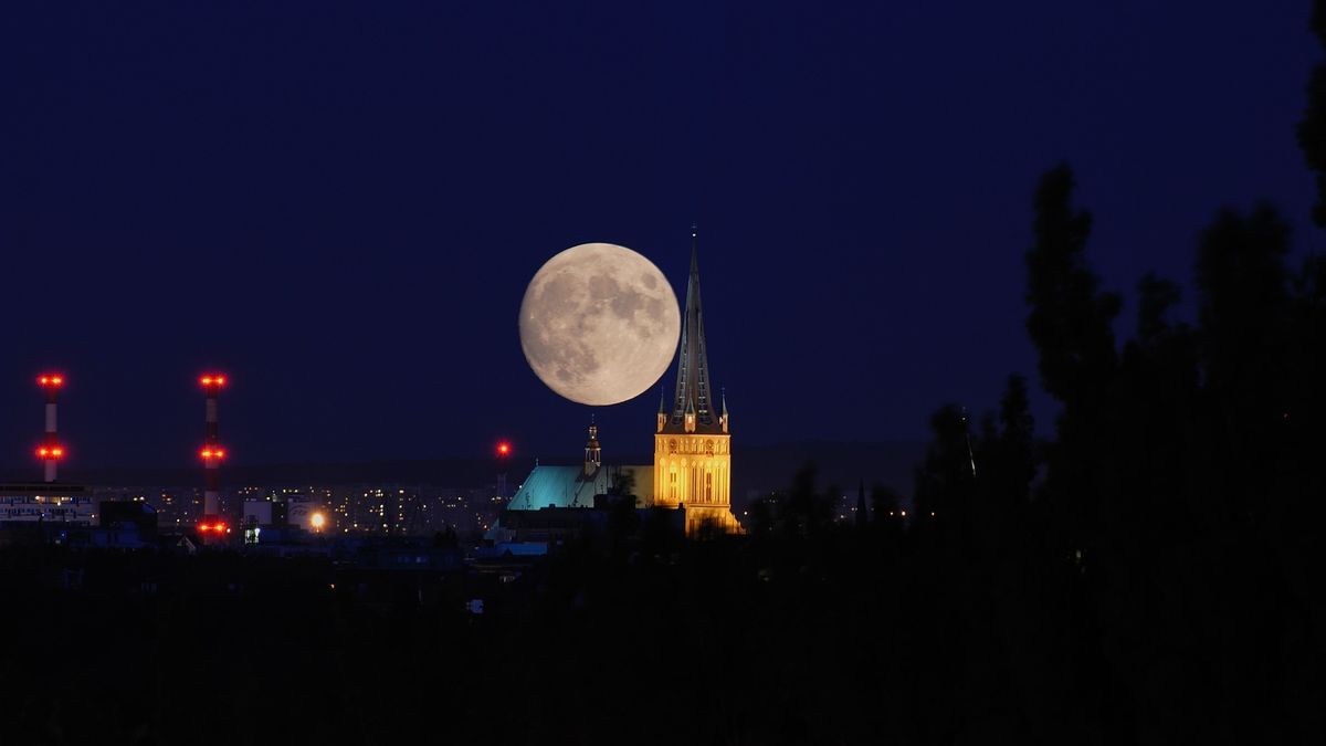 Największy od 86 lat superksiężyc zobaczymy na niebie już 14 listopada 1