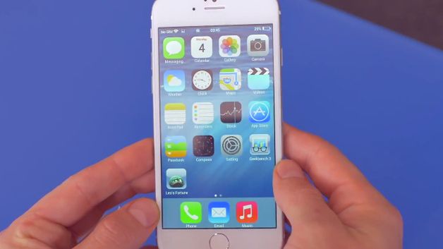 W skrócie: androidowa podróbka iPhone'a 6 na wideo, Moto 360 na zdjęciach i @evleaks na emeryturze 1