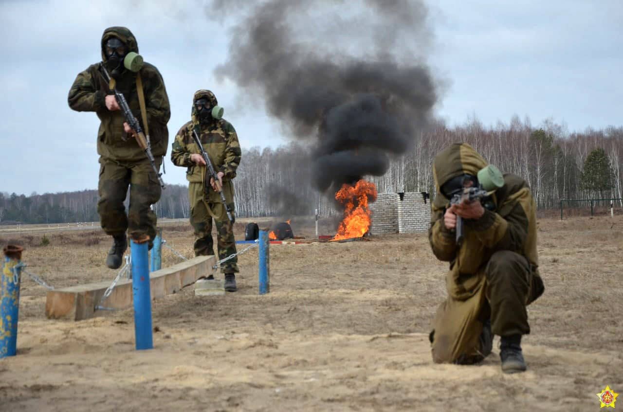Belarusian Тroops Тake part in a Military Training in Brest Province.
Belarusian troops take part in a military training in Brest Province, Belarus on Friday on March 4, 2022. Belarus may be preparing to send its soldiers into Ukraine in support of the Russian invasion, perhaps as soon as this week, according to a US defense official.     Photo by Belarusian Defense Ministry/UPI Photo via Newscom
Dostawca: PAP/Newscom
Belarusian Defense Ministry