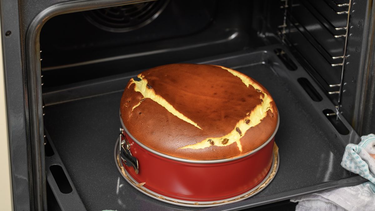 Jak uratować pęknięty sernik? Poznaj prosty sposób
