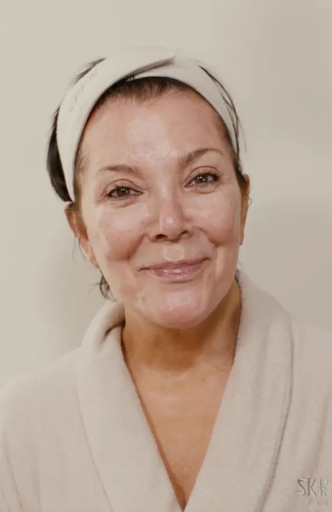 Kris Jenner without makeup in a promotional recording for SKKN by Kim